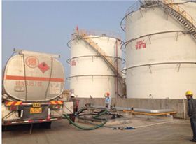 羅德甲醇卸車泵正在安全作業 羅德甲醇卸車泵正在安全作業